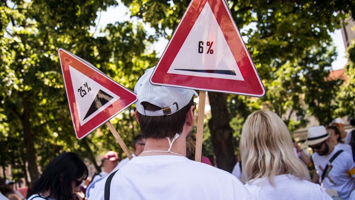 Nespokojní učitelia zorganizovali protestný pochod centrom Bratislavy 