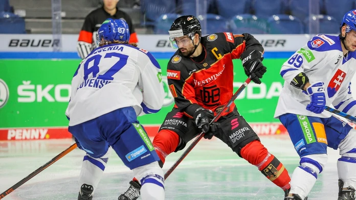Zľava Pavol Regenda (SR), Marco Nowak (Nemecko) a Adrián Holešinský (SR).