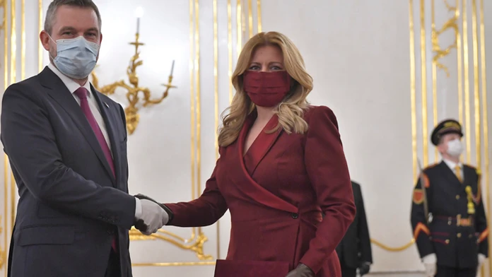 Peter Pellegrini podal do rúk prezidentky Zuzany Čaputovej demisiu za celú svoju vládu.