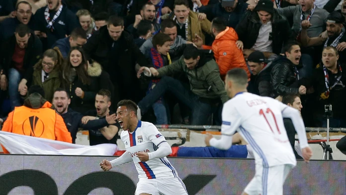 Corent Tolisso z Lyonu jasá po góle v osemfinále EL proti AS Rím.