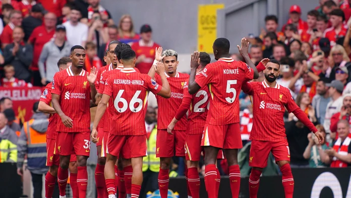 Londýnske derby ovládla Chelsea, zobudil sa i Tottenham. Liverpool na čele rebríčka predbehol City