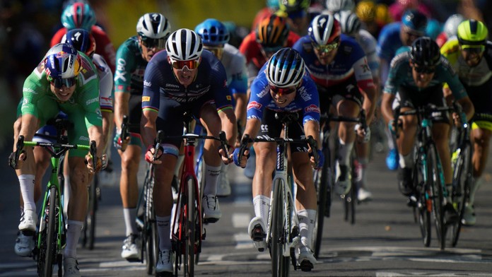 Philipsen vyhral 15. etapu, Sagan skončil štvrtý