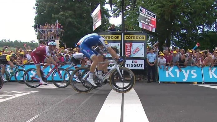 Marcel Kittel o tesne vyhral 7. etapu Tour de France 2017.