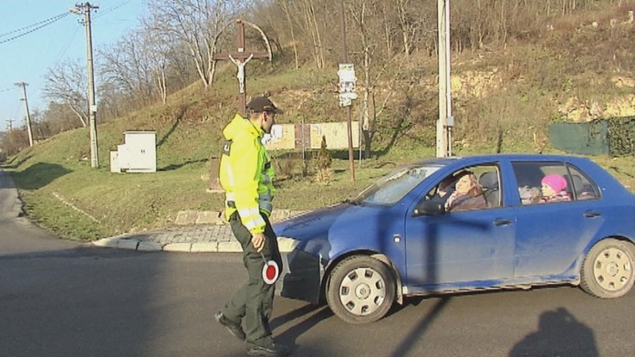 Pátranie po ozbrojených mužoch