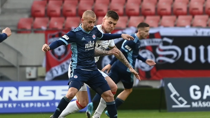 Slovan zdolal oslabenú Trnavu gólom v závere zápasu, Škrtel videl červenú kartu za faul na Weissa