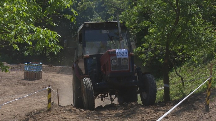 Preteky traktorov.