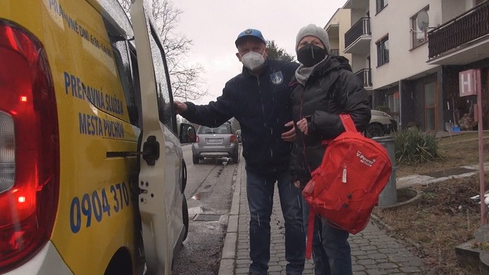 Niektoré mestá zaviedli službu „sociálny taxík“. Pozrite sa, ako to funguje