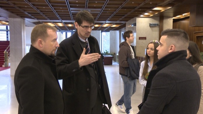 Študenti sa stetli so štátnym tajomníkom MŠ SR.