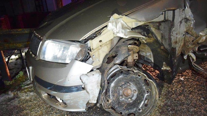 Ďalšia nehoda, ktorú spôsobil alkohol za volantom. Vodič mal obrovské šťastie