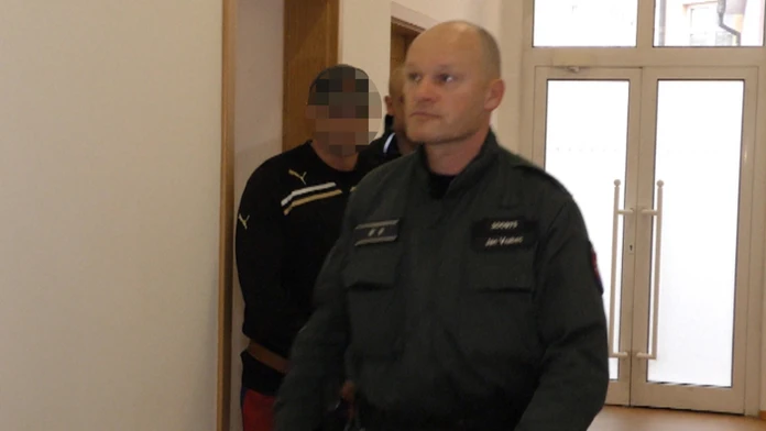 Policajti vedú Františka (45), ktorý v Žiline obťažoval ženy.