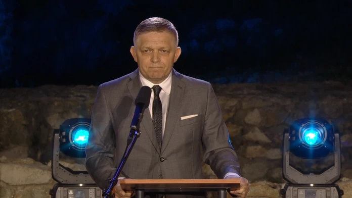 Premiér sa objaví na verejnosti aj v pondelok. S ministrom Takáčom idú skontrolovať priebeh žatvy na družstve pri Trnave