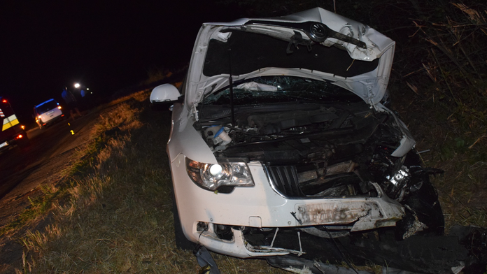 Na snímke zničené auto po tragickej nehode.