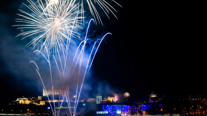 Útok na oslavujúcich ľudí v Tokiu.