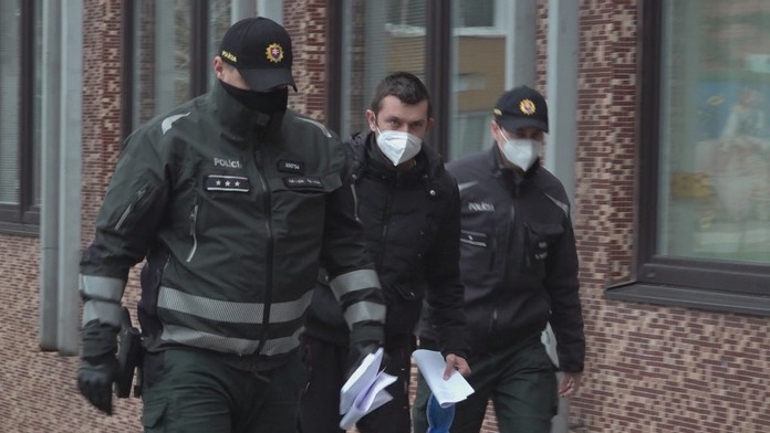 Mladý muž šoféroval napriek zákazu a ešte aj opitý