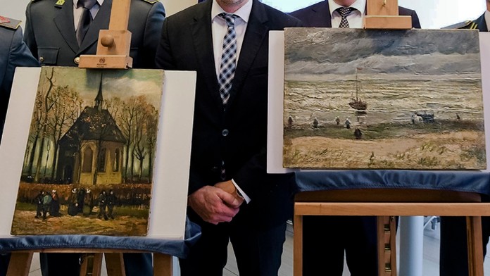 V dome mafiána pri Neapole sa našli dva odcudzené obrazy Van Gogha