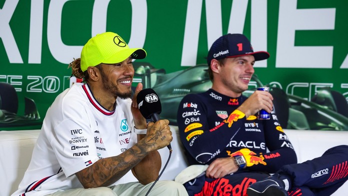 Pretekári F1 tento rok prvýkrát prevetrali monoposty. Verstappen prekvapivo zaostal