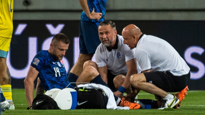 Na snímke štvrtý sprava Milan Škriniar