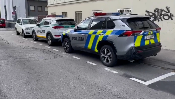 Ďalšia veľká akcia NAKA. Zasahovala v minimálne 17 firmách, majiteľ jednej má blízky vzťah s exministrom