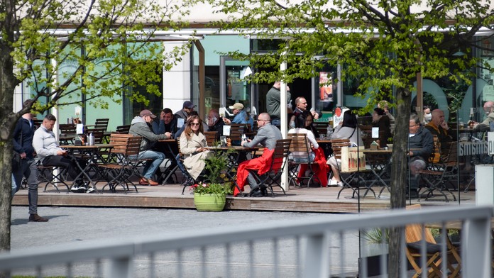 Plná prevádzka na nábreží Dunaja.