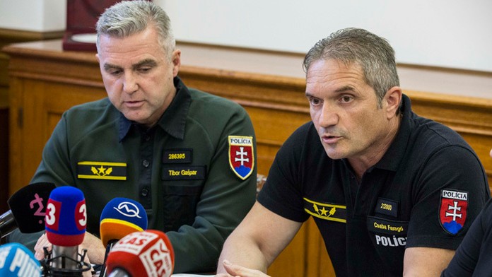 Prezident Policajného zboru Tibor Gašpar a riaditeľ Krajského riaditeľstva Policajného zboru v Bratislave Csaba Faragó 