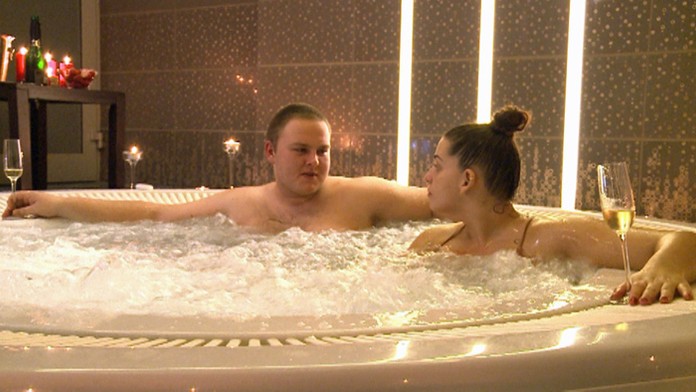 Dušan pozval Nikolu do vírivky