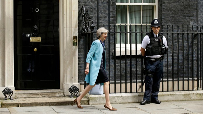 Theresa Mayová na Downing Street 10.
