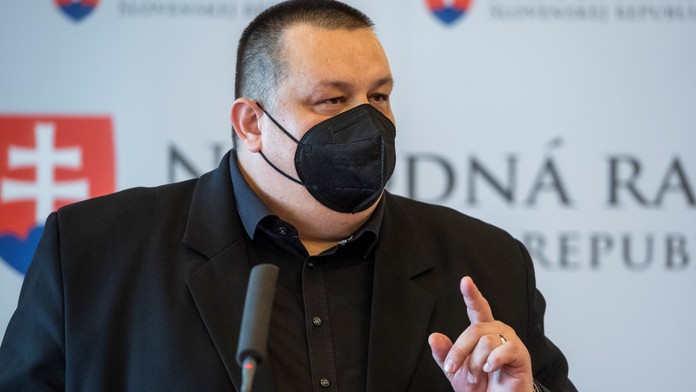 Aký bude rok 2023 z pohľadu chorobnosti? Hlavný hygienik Ján Mikas predpovedá, čo nás potrápi najviac
