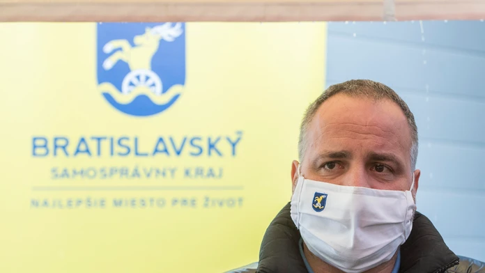 Pri zrážke sa zranili šiesti cestujúci.