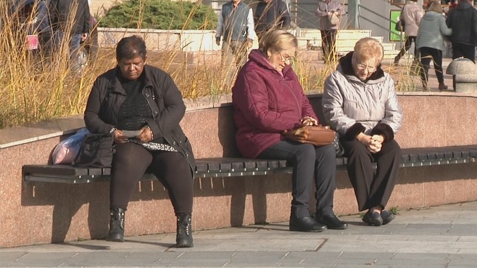 Dve a pol percenta z výplaty detí pre rodičov.