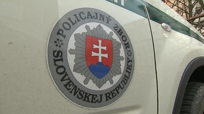 19 Policajti-sampanske 2.transferweb_jpg_bez_watermarku_1.jpg