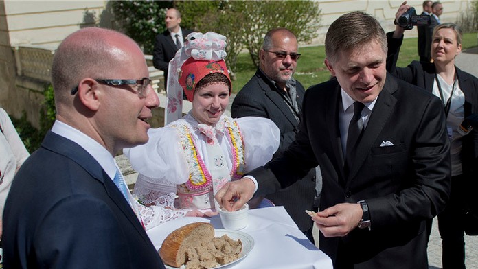 Premiéri ČR a SR - Bohuslav Sobotka a Robert Fico na spoločnom rokovaní vlád vo Valticiach.