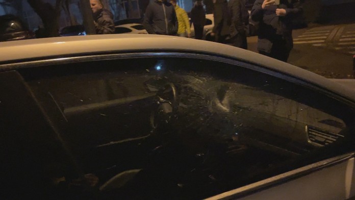 Zničené auto Roberta Fica.