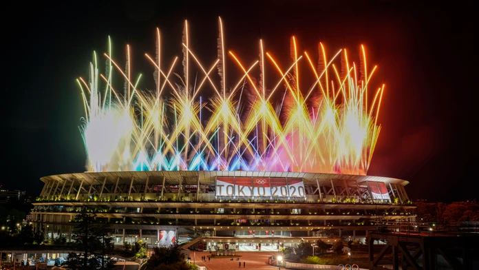 Ohňostroj počas záverečného olympijského ceremoniálu.