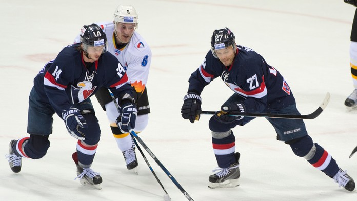Zľava Žiga Jeglič (Slovan), Vadim Berdnikom (Čerepovec) a Ladislav Nagy (Slovan).