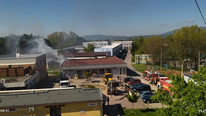 Požiar budovy bývalých potravín v Prievidzi