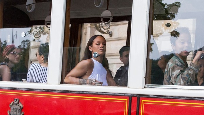 Rihanna v električke. 
