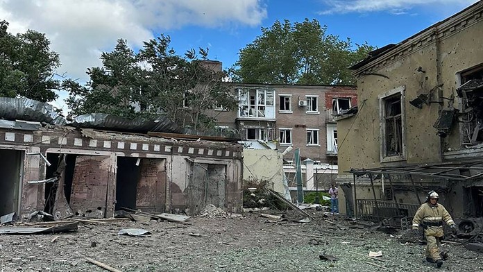 VIDEO: Obytnú budovu v ruskom meste Taganrog zasiahli trosky zostrelenej rakety, hlásia najmenej 15 zranených