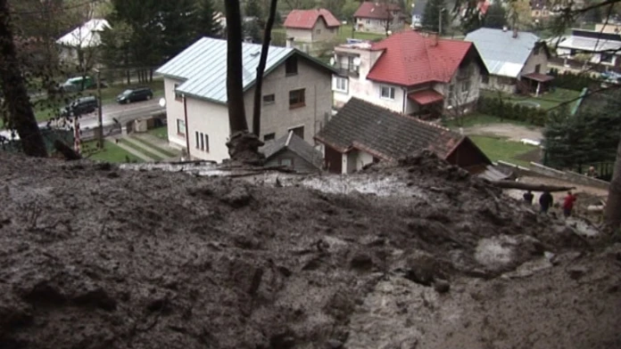 Zosuv pôdy v Ružomberku.