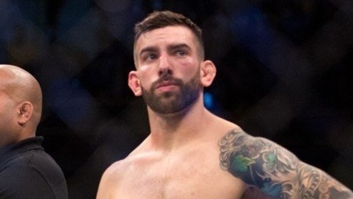 David Limberský z Plzne reaguje v odvete 16-finále EL na pôde Dinama Záhreb.