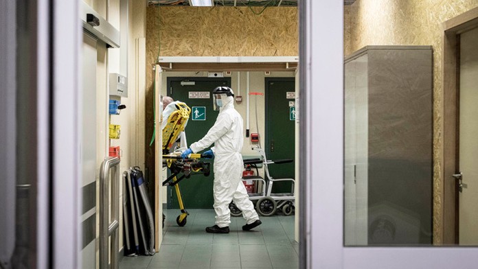 Minister zdravotníctva Marek Krajčí a hlavný hygienik Ján Mikas. 