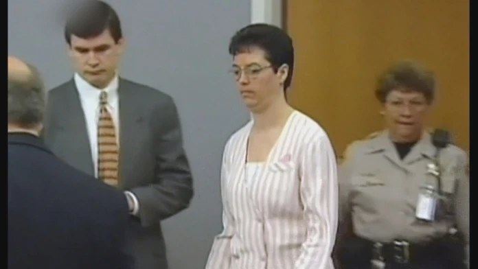 Kelly v roku 1997 naplánovala vraždu manžela