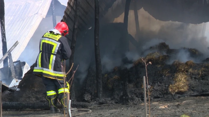 V Gajaroch zhorela pila aj kravy.
