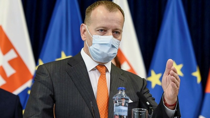 Minister školstva v relácii Na telo.