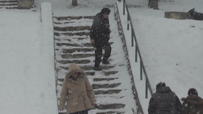 Poľadovica a husté sneženie v Banskej Bystrici