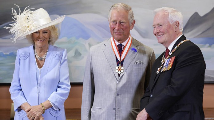 Generálny guvernér Kanady David Johnston (vpravo)