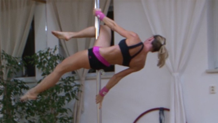 Tanec pri tyči: Na Slovensku sa takto zvŕtajú aj mamičky či úradníčky