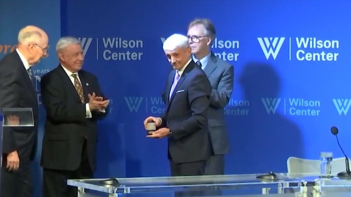 Mikuláš Dzurinda si prevzal Medailu cti.