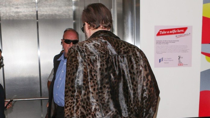 Dnes má Laura nový imidž, nosí ofinu.