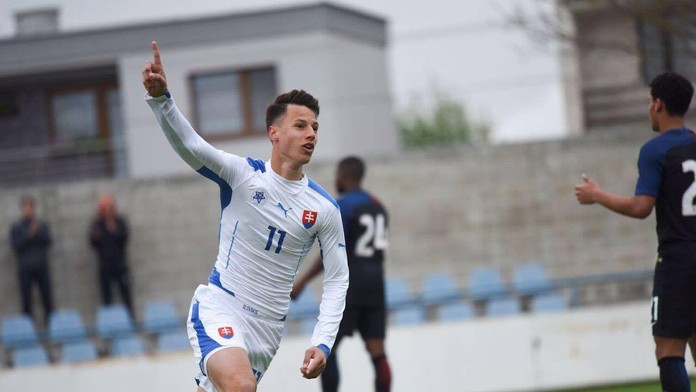 V dueli proti rovesníkom pražskej Slavie.