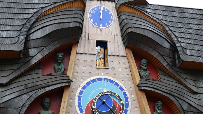 Slovenský orloj má nové sochy